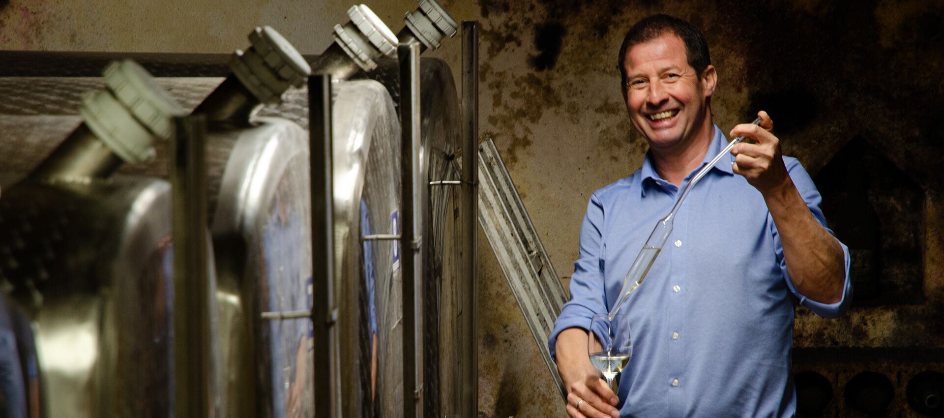 Wein tupfen / verkosten im Weingut Gass